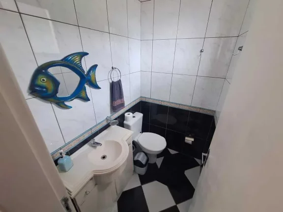 Imagem Casa mobiliada com 4 dormitórios sendo 2 suítes e 3 vagas de garagem em Florianópolis