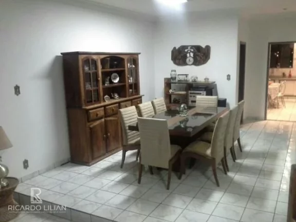 Imagem Atibaia - Casa de alto padrão com 4 dormitórios sendo 2 suítes, piscina, area gourmet e 10 vagas a venda