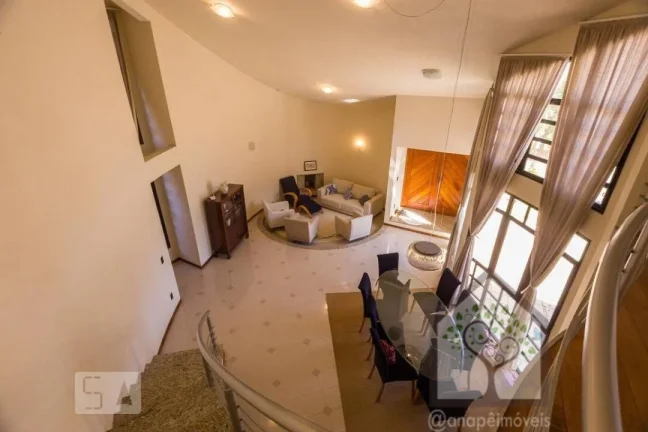 Imagem Ampla Casa com 5 Quartos à Venda