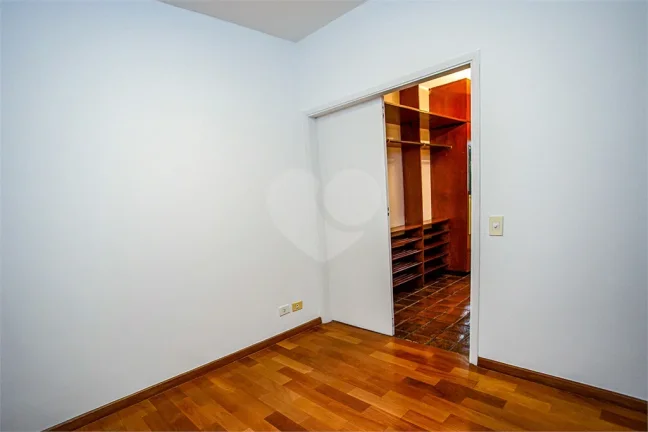 Imagem Casa para alugar com 4 quartos, sendo 2 suítes, em Alto de Pinheiros, São Paulo - SP