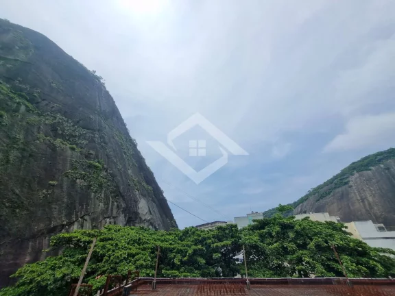 Imagem Rara Cobertura na Urca, aos pés do Pão de Açúcar e vista Mar