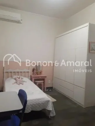 Imagem Casa incrível com acabamento de alta qualidade, situada em uma localização privilegiada. Conta co...