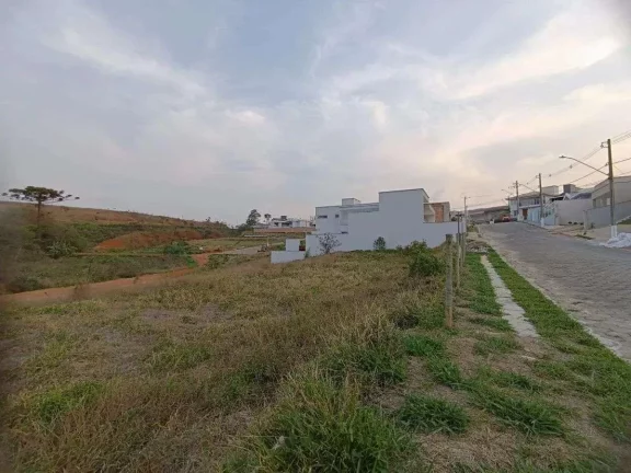 Imagem Construa em Grande Estilo: Lote de 500m2 em Condomínio Fechado