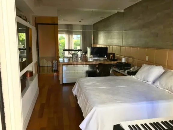 Imagem Apartamento de luxo no Itaim Bibi, São Paulo-SP: 3 quartos, 3 suítes, 3 salas, 5 banheiros, 4 vagas de garagem, 261m² de área.