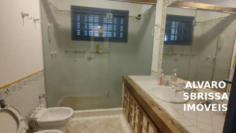 Imagem Sitio a venda em Itu SP com 4,7 alqueires ou 113.740 m², casa sede com 6 suítes, piscina e dois lagos maravilhosos, venha conhecer pessoalmente.