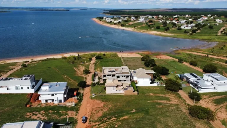Imagem Terreno em Condomínio à Venda em Paranapanema-SP 600m² de Área no Bairro Residencial