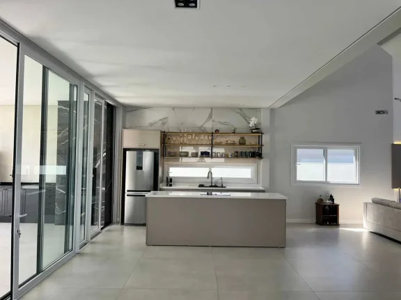 Imagem Casa com 4 suítes sendo 1 master e 4 vagas de garagem - Campeche em Florianópolis/SC