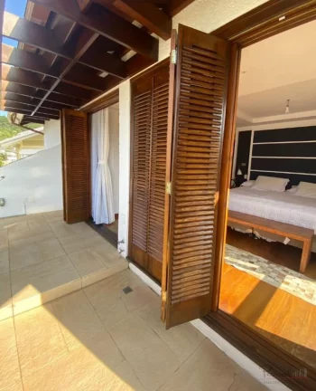 Imagem Essa casa incrível, tem uma identidade única, extremamente elegante, com muita luz e ventilação ...
