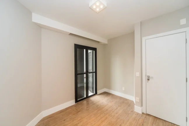 Imagem Apartamento 93M² Reformado, 3Q, 1 Suíte, 2 Banheiros, 2 Vagas, Varanda, Piscina, Academia, Churrasqueira, Playground, Salão de Festas e Jogos, Quadra.