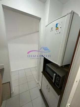 Imagem OBS ESTA SALA SERÁ ALUGADA COM AS SEGUINTE MOBÍLIAS: 1 AR CONDICIONADO, 1 MESA REDONDA COM 4 CADEIRAS, 2 MESAS EM L COM 1 CADEIRA CADA, 1 MESA DE CAFÉ, 1 ARMÁRIO PARA DOCUMENTOS E 1 ARMÉRIO DE COZINHA.