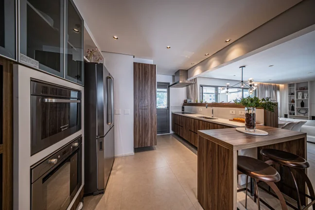 Imagem Espetacular Apartamento Mobiliado 147M² nunca habitado - 3 Dorms, 3 Suítes.