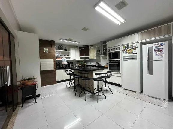 Imagem Casa em condomínio fechado com 3 dormitórios sendo 1 suíte e 2 vagas de garagem em Itajaí