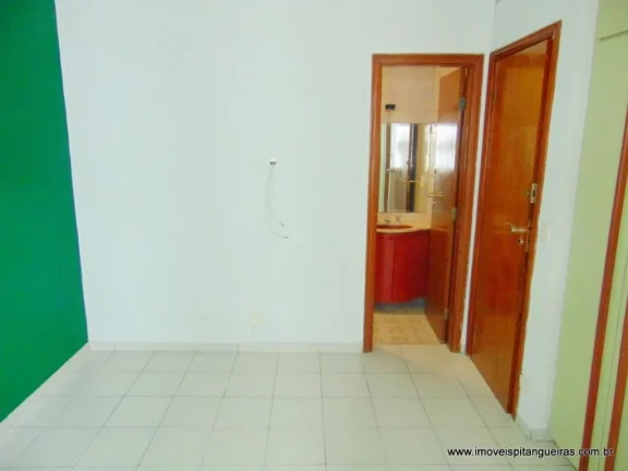 Imagem Praia de Pitangueiras, 50 metros da praia, local nobre, amplo apartamento com 03 dormitórios sendo 01 suíte