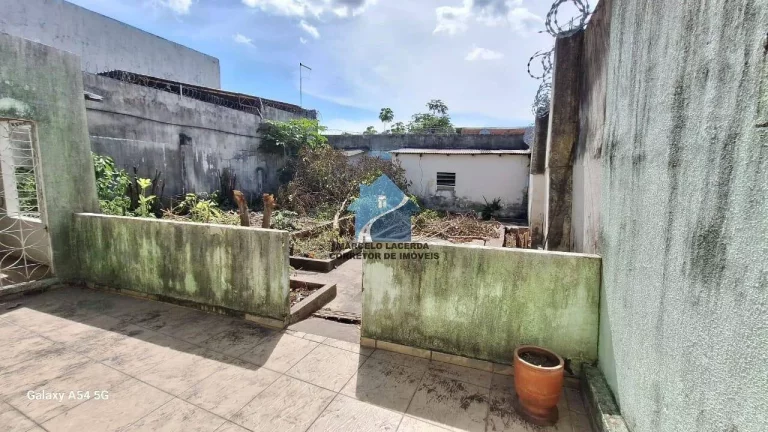 Imagem CASA NA AVENIDA CONSTANTINO NERY - CENTRO