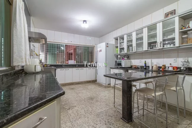 Imagem Sobrado de 421m² à venda no bairro Jardim América - Goiânia/GO