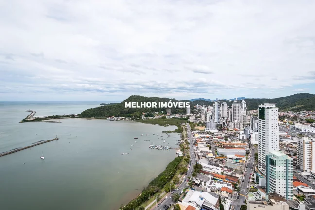 Imagem Apartamento Gardupleá venda finamente mobiliado com 3 suítes, 4 vagas de garagem localizado em Itajaí