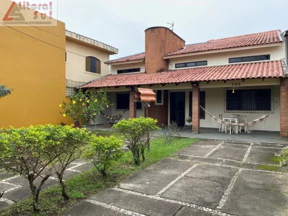 Imagem casa isolada na mirim praia grande