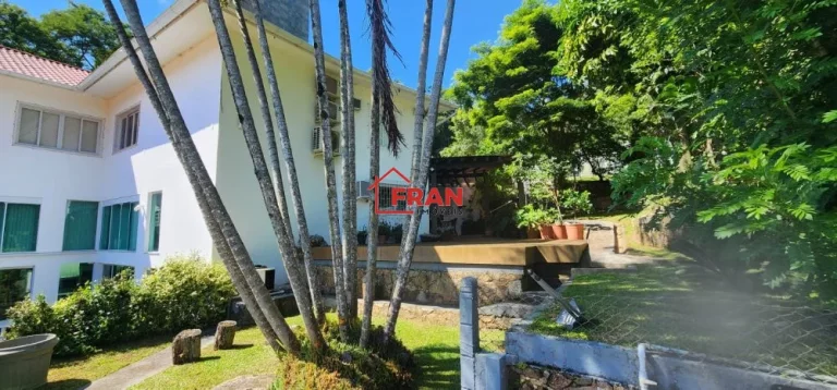Imagem Maravilhossa casa Condominio Fechado excelente localização.