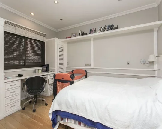 Imagem Lindo apartamento, amplo living para 3 ambientes com piso de tábuas de ipê, terraço, jardim de in...
