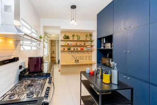 Imagem Apartamento amplo e reformado, com 174 m² de área útil, pé-direito alto, excelente iluminação ...