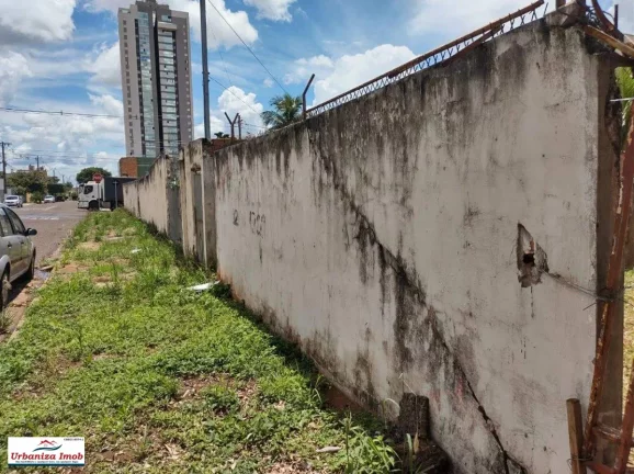 Imagem Terreno à Venda com 767 m2 no Bairro São Francisco na Rua José Oliva - Todo Murado