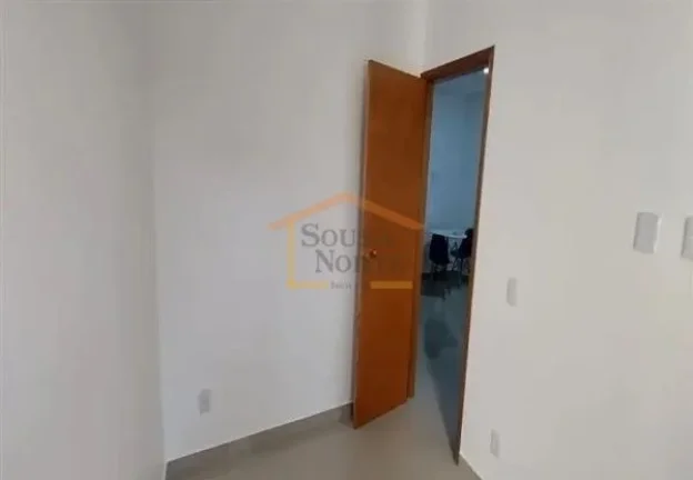 Imagem Apto 2 dormitórios, sala, cozinha, área de serviço, quintal e 1 banheiro com box e chuveiro, semi...