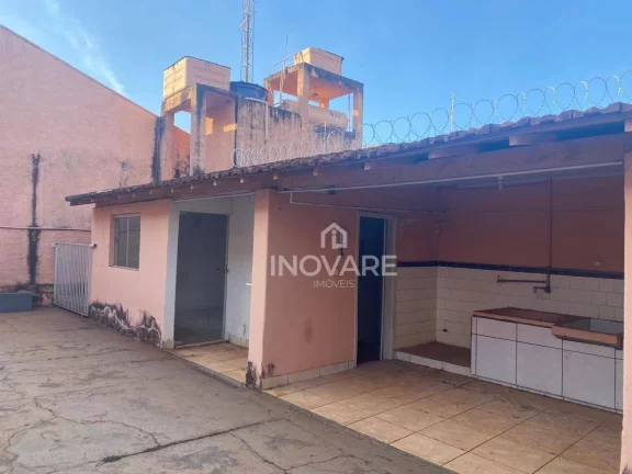 Imagem Casa com 3 dormitórios para alugar, 360 m² por R$ 3.000,00/mês - Setor Central - Itumbiara/GO