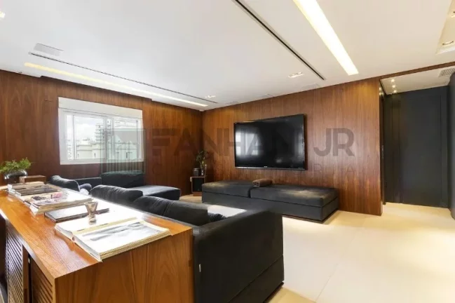 Imagem Apartamento de Alto Padrão na Vila Nova Conceição com 2 Suítes, 5 Salas e 5 Vagas de Garagem - São Paulo-SP