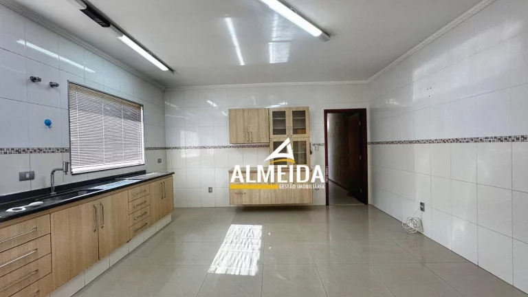 Imagem Casa com 3 dormitórios para alugar, 450 m² por R$ 3.825,00/mês - Vila Saibreiro - Rio Claro/SP
