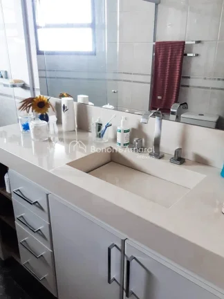 Imagem Descubra o conforto e a sofisticação deste amplo e espaçoso apartamento reformado, localizado no ...