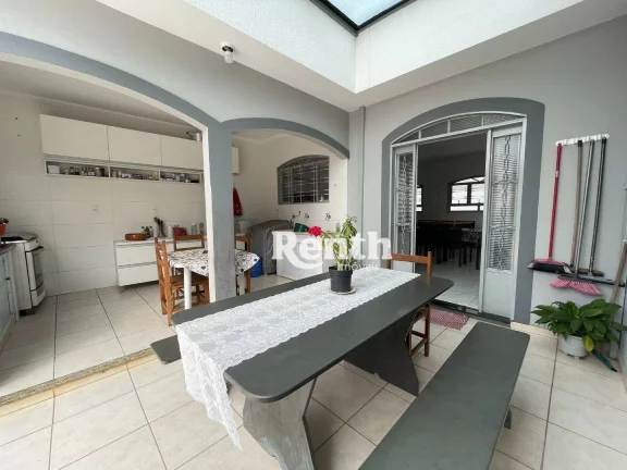 Imagem Casa com 3 dormitórios (2 suítes), por R$ 850.000 - Santana - Rio Claro/SP