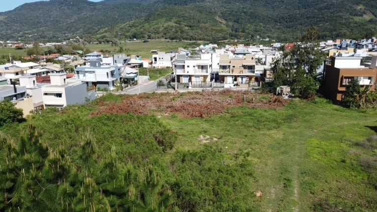 Imagem Terrenos 687m² no Ambrósio, Garopaba. 5 min do mar. Matrícula e viabilidade. Oportunidade!