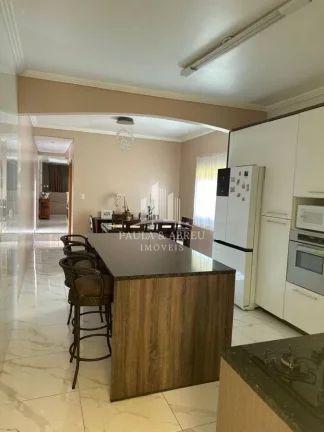 Imagem Sobrado de Alto Padrão, 3 Quartos, 4 Banheiros, Closets, Ar-condicionado, Área de Lazer Grande com Churrasqueira no Parque São Vicente, Mauá-SP