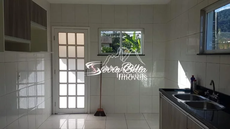 Imagem Casa com 4 dormitórios à venda, 200 m² por R$ 790.000,00 - Albuquerque - Teresópolis/RJ