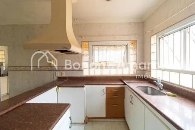 Imagem Ãtimo sobrado com 4 quartos sendo 2 suÃ­tes, suÃ­te master com hidromassagem, sala com lareira e pÃ...