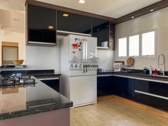 Imagem Casa à venda em Campos do Jordão – Com 4 dormitórios e vista exuberante