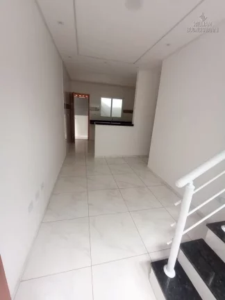 Imagem Condomínio em Praia Grande, com 2 quartos, opções com sacada, sobrado e quintal!