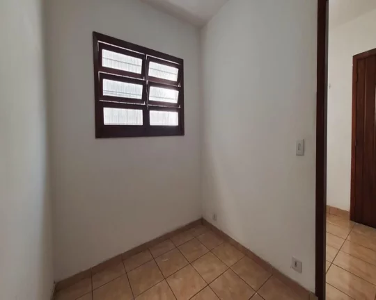 Imagem Sobrado à venda no Butantã com 3 dormitórios, quintal e 2 vagas de garagem.