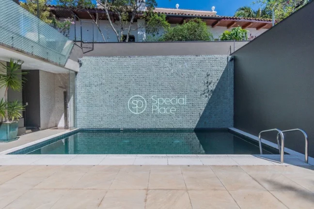 Imagem Casa com excelente localização e ótima segurança, reformada pela Arquiteta Arquiteta Gisela Bent...