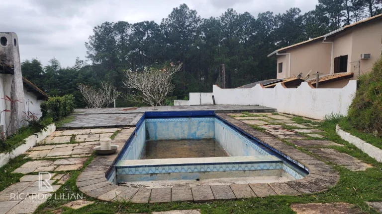 Imagem A VENDA!!! Casa em condominio com 3 dormitorios sendo uma suite, piscina e 4 vagas cobertas.
