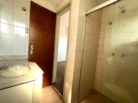 Imagem Apartamento com Sacada Perdizes 3 dormitórios, 1 suíte, 2 vagas de Garagem. Edifício com Piscina e Churrasqueira