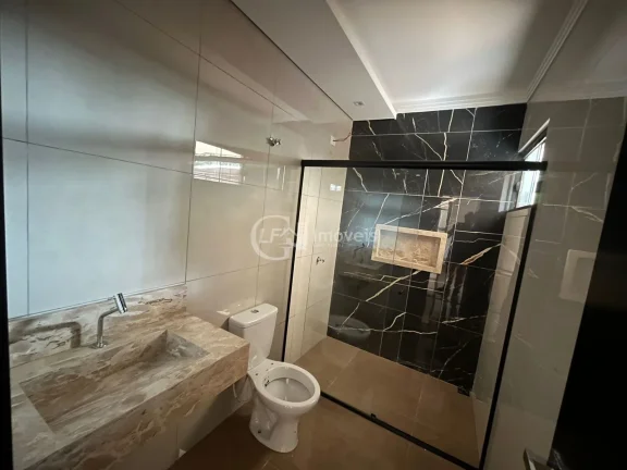 Imagem Imperdível: casa à venda em Campo Grande-MS, bairro Monte Castelo, 3 quartos, 3 suítes, 1 sala, 1 banheiro, 2 vagas, 110m².