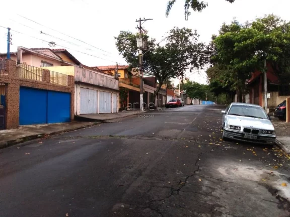 Imagem Casa térrea com 247 metros de área total, 3 dormitórios, 2 banheiros, sala, 1 quarto reversível ...