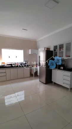 Imagem Imóvel de Luxo à Venda em Rio Verde-GO: Casa com 4 Quartos, 2 Suítes e 205m² no Residencial Solar dos Ataídes 2ª Etapa