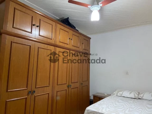Imagem Casa no centro com quintal amplo e varanda coberta