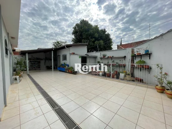 Imagem Casa com 3 dormitórios (2 suítes), por R$ 850.000 - Santana - Rio Claro/SP