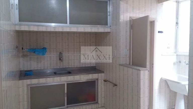 Imagem Casa Triplex para Locação no Conjunto Residencial Henriqueta – 2 Quartos e Garagem
