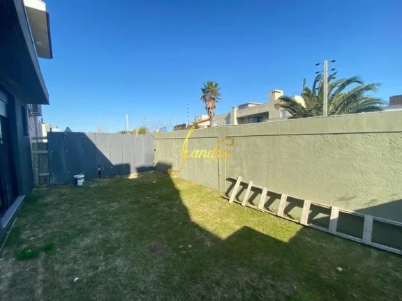 Imagem Casa térrea com 04 suítes, 155m² de área construída com mobília fixa