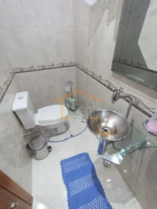 Imagem Sobrado em condomínio fechado, 3 dormitórios, sendo 3 suítes, sala para 2 ambientes, cozinha plan...