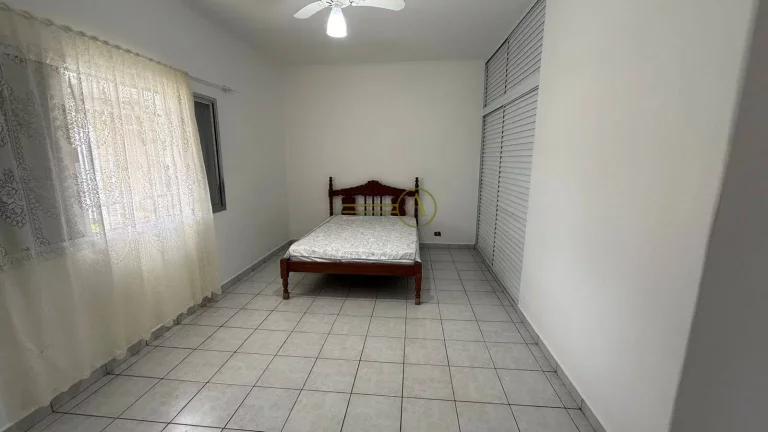 Imagem Casa térrea de esquina com a praia com terreno terreno e edícula já alugada